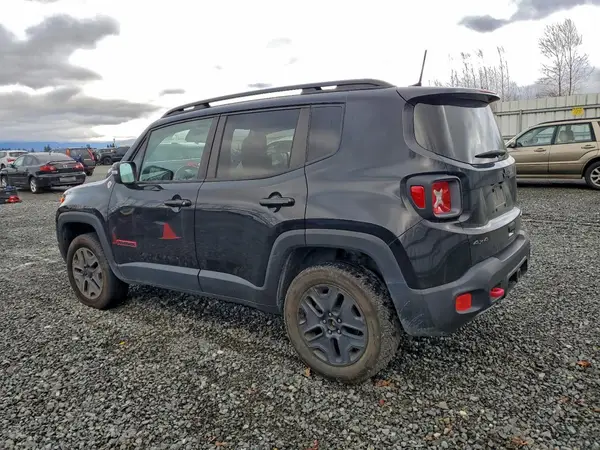 ZACCJBCB2JPH00665 2018 JEEP RENEGADE - Image 2