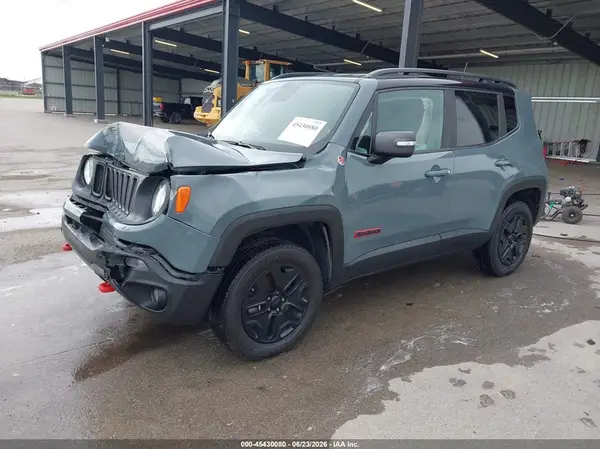 ZACCJBCB2JPH00987 2018 JEEP RENEGADE - Image 2