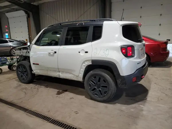 ZACCJBCB2JPH32175 2018 JEEP RENEGADE - Image 2