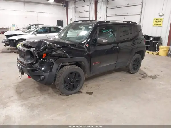 ZACCJBCB2JPH37960 2018 JEEP RENEGADE - Image 2