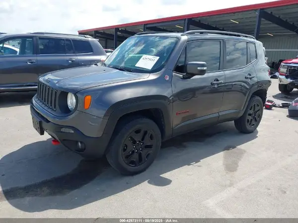 ZACCJBCB2JPH68058 2018 JEEP RENEGADE - Image 2