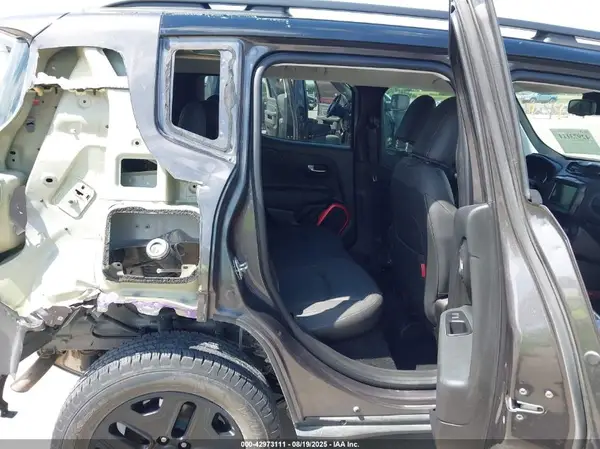 ZACCJBCB2JPH68058 2018 JEEP RENEGADE - Image 8