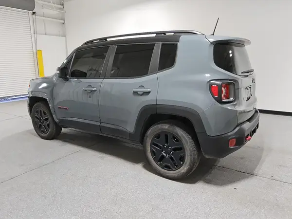 ZACCJBCB2JPH85751 2018 JEEP RENEGADE - Image 2
