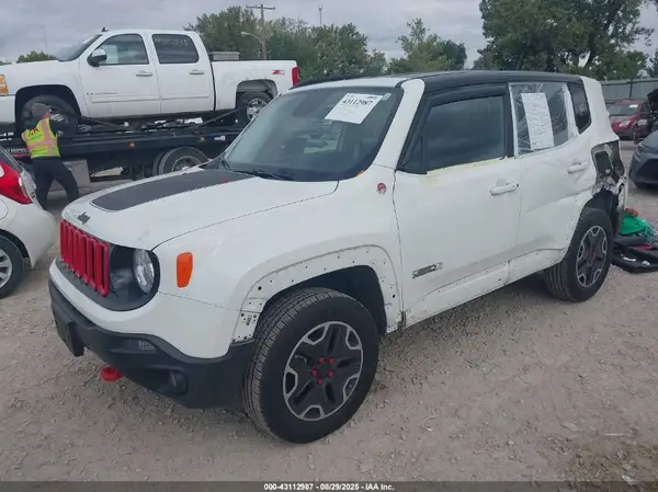 ZACCJBCB3HPF72303 2017 JEEP RENEGADE - Image 2