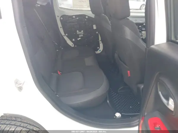 ZACCJBCB3HPF72303 2017 JEEP RENEGADE - Image 8
