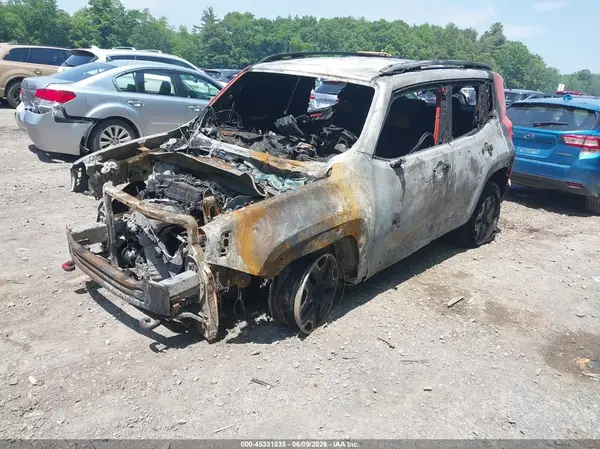 ZACCJBCB3HPF99386 2017 JEEP RENEGADE - Image 2
