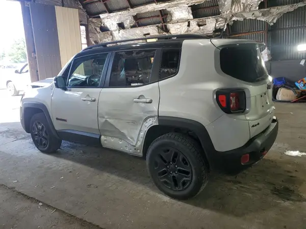ZACCJBCB3JPH06555 2018 JEEP RENEGADE - Image 2