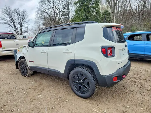 ZACCJBCB3JPH08211 2018 JEEP RENEGADE - Image 2