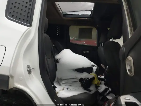 ZACCJBCB3JPH14526 2018 JEEP RENEGADE - Image 8