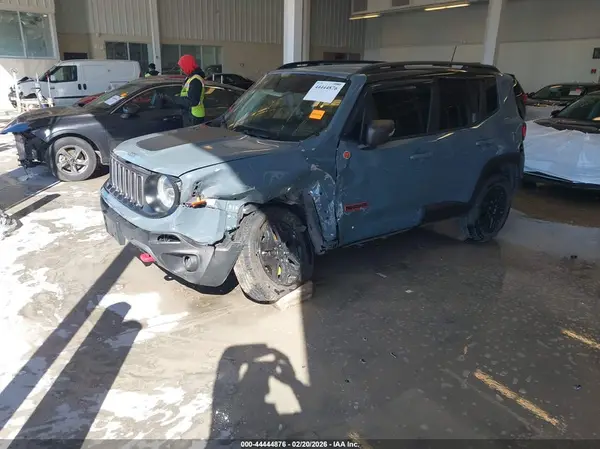 ZACCJBCB3JPH17975 2018 JEEP RENEGADE - Image 2