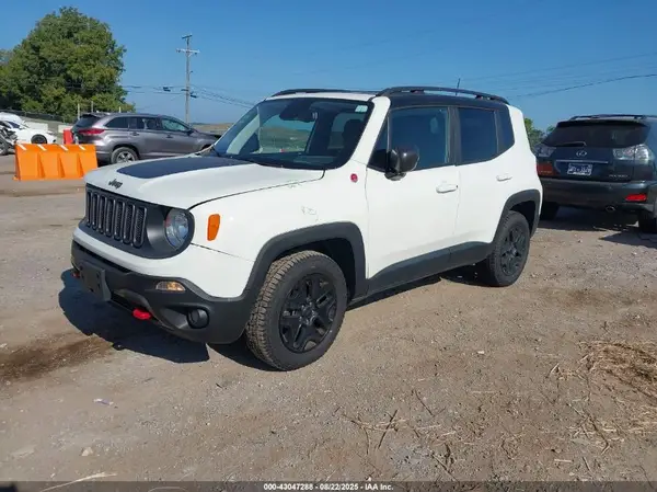 ZACCJBCB3JPH45758 2018 JEEP RENEGADE - Image 2