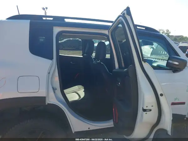 ZACCJBCB3JPH45758 2018 JEEP RENEGADE - Image 8