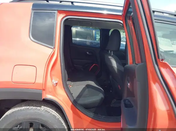 ZACCJBCB3JPH65184 2018 JEEP RENEGADE - Image 8
