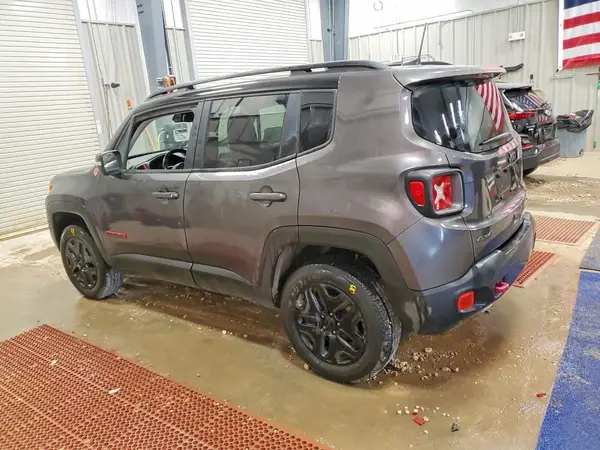 ZACCJBCB3JPH69087 2018 JEEP RENEGADE - Image 2
