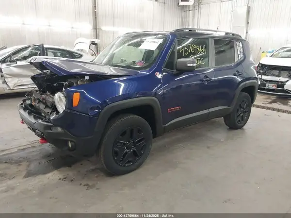 ZACCJBCB3JPH76072 2018 JEEP RENEGADE - Image 2
