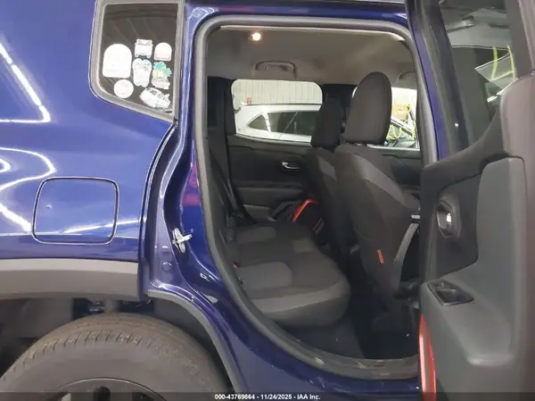 ZACCJBCB3JPH76072 2018 JEEP RENEGADE - Image 8