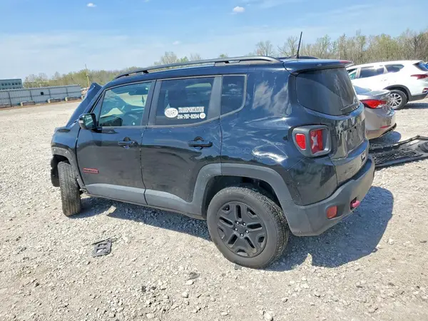 ZACCJBCB3JPH97648 2018 JEEP RENEGADE - Image 2