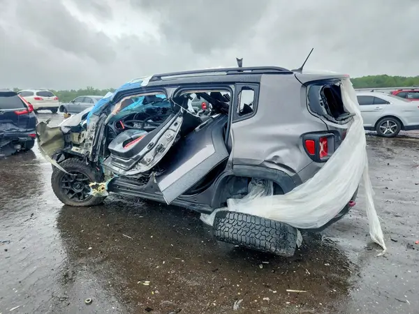 ZACCJBCB4HPE91844 2017 JEEP RENEGADE - Image 2