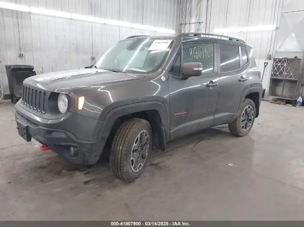 ZACCJBCB4HPG63077 2017 JEEP RENEGADE - Image 2