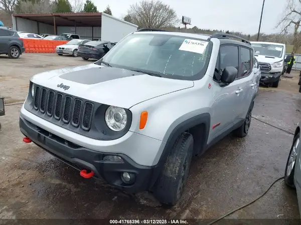 ZACCJBCB4JP446678 2018 JEEP RENEGADE - Image 2