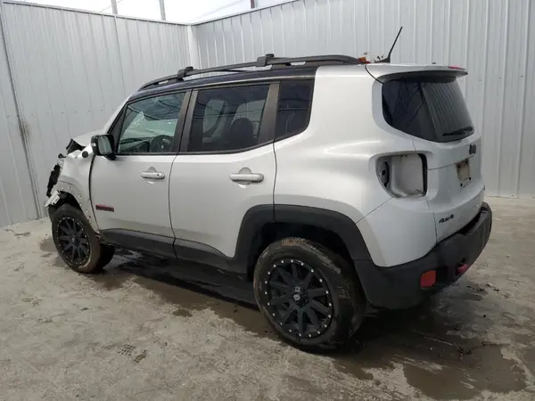 ZACCJBCB4JPG97977 2018 JEEP RENEGADE - Image 2