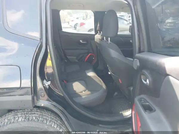 ZACCJBCB4JPH13742 2018 JEEP RENEGADE - Image 8