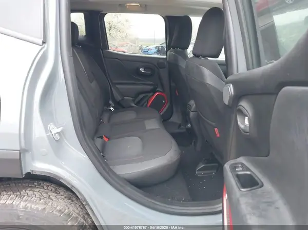 ZACCJBCB4JPH63797 2018 JEEP RENEGADE - Image 8