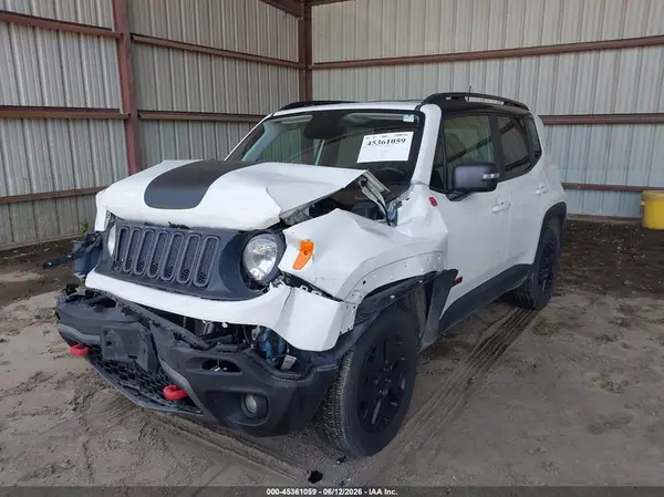ZACCJBCB4JPH70121 2018 JEEP RENEGADE - Image 2