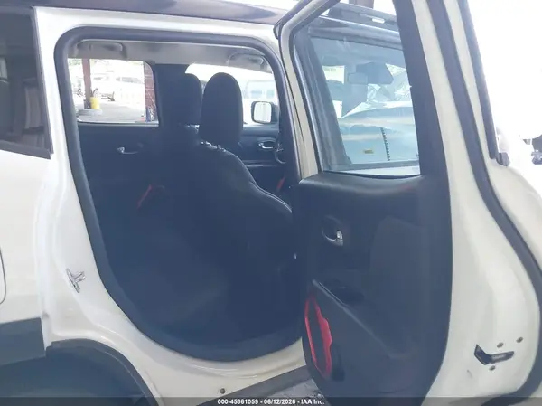 ZACCJBCB4JPH70121 2018 JEEP RENEGADE - Image 8