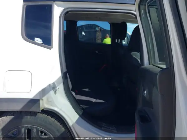 ZACCJBCB4JPH88747 2018 JEEP RENEGADE - Image 8