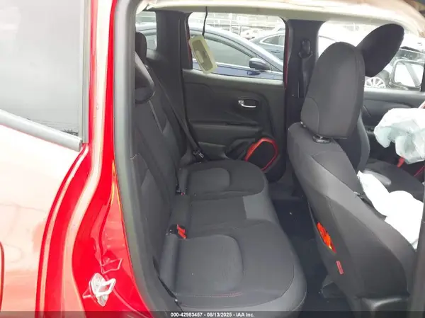 ZACCJBCB4JPJ14224 2018 JEEP RENEGADE - Image 8