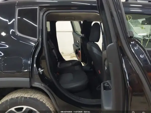 ZACCJBCB5HPE55130 2017 JEEP RENEGADE - Image 8