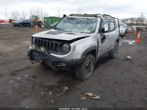 ZACCJBCB5HPE91786 2017 JEEP RENEGADE - Image 2
