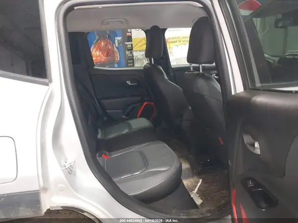ZACCJBCB5HPF93606 2017 JEEP RENEGADE - Image 8