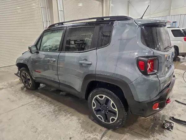 ZACCJBCB5HPF98966 2017 JEEP RENEGADE - Image 2