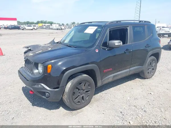 ZACCJBCB5JPH46233 2018 JEEP RENEGADE - Image 2