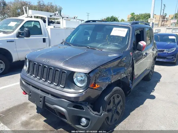 ZACCJBCB5JPH77319 2018 JEEP RENEGADE - Image 2