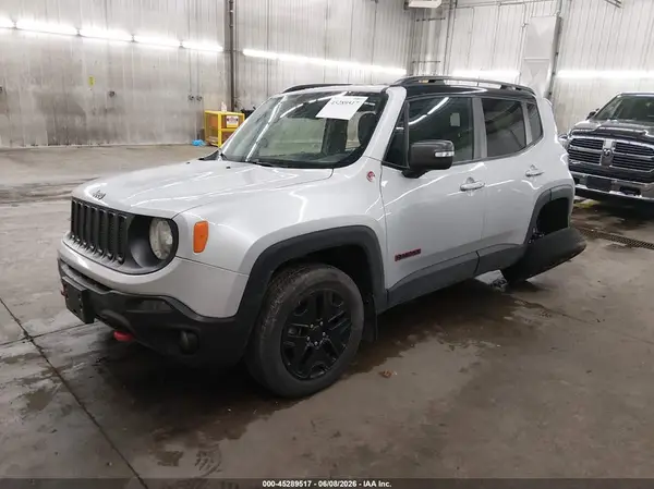 ZACCJBCB5JPJ04690 2018 JEEP RENEGADE - Image 2