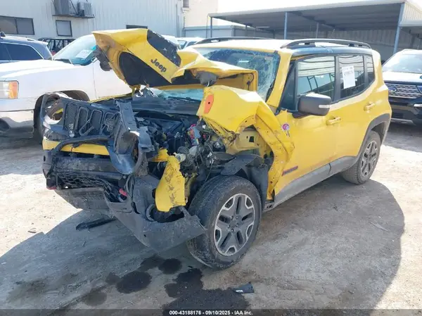 ZACCJBCB6HPE52608 2017 JEEP RENEGADE - Image 2