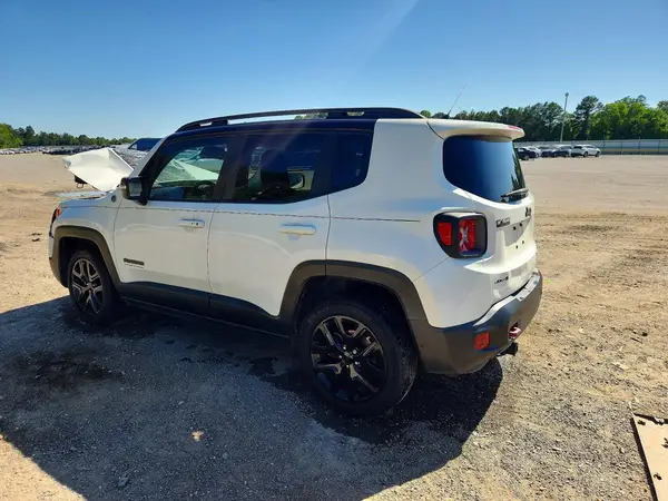 ZACCJBCB6HPE76469 2017 JEEP RENEGADE - Image 2