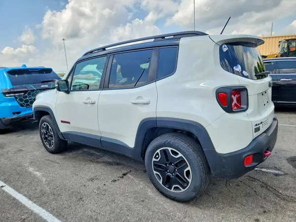 ZACCJBCB6HPF32183 2017 JEEP RENEGADE - Image 2