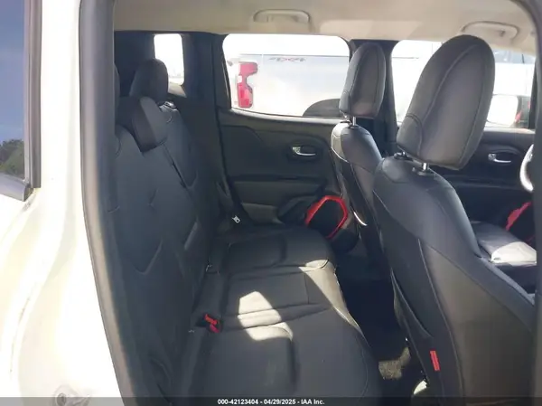 ZACCJBCB6HPG20621 2017 JEEP RENEGADE - Image 8