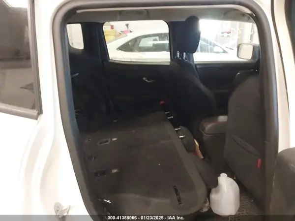 ZACCJBCB6HPG61492 2017 JEEP RENEGADE - Image 8