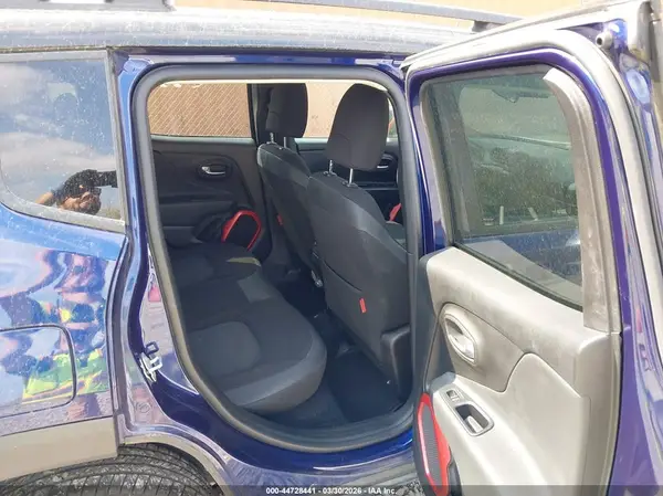 ZACCJBCB6JPH00300 2018 JEEP RENEGADE - Image 8