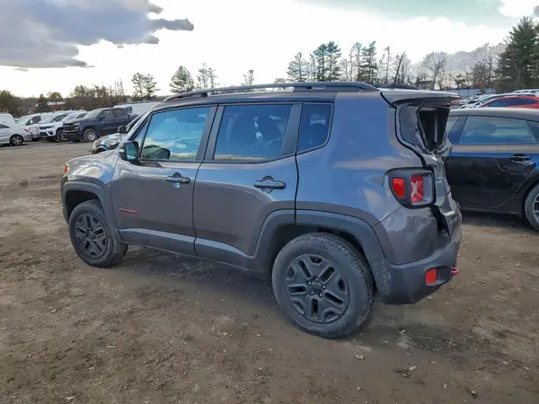 ZACCJBCB6JPH17971 2018 JEEP RENEGADE - Image 2