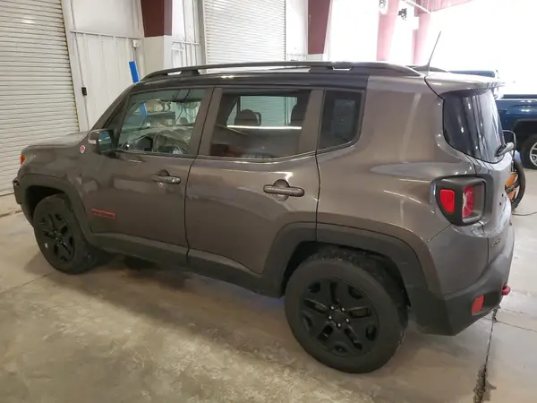 ZACCJBCB6JPH59945 2018 JEEP RENEGADE - Image 2