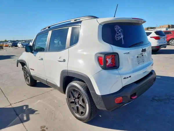 ZACCJBCB6JPH64787 2018 JEEP RENEGADE - Image 2