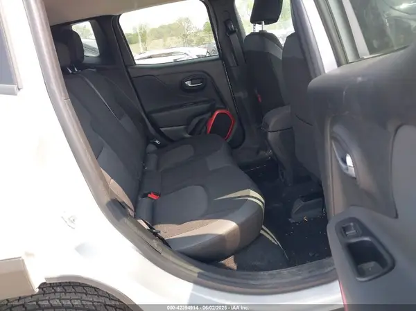 ZACCJBCB6JPH86837 2018 JEEP RENEGADE - Image 8