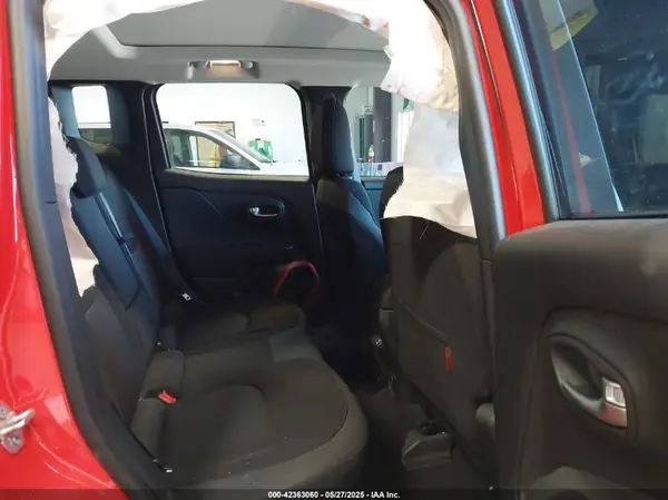 ZACCJBCB6JPJ00583 2018 JEEP RENEGADE - Image 8
