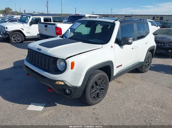 ZACCJBCB6JPJ00647 2018 JEEP RENEGADE - Image 2